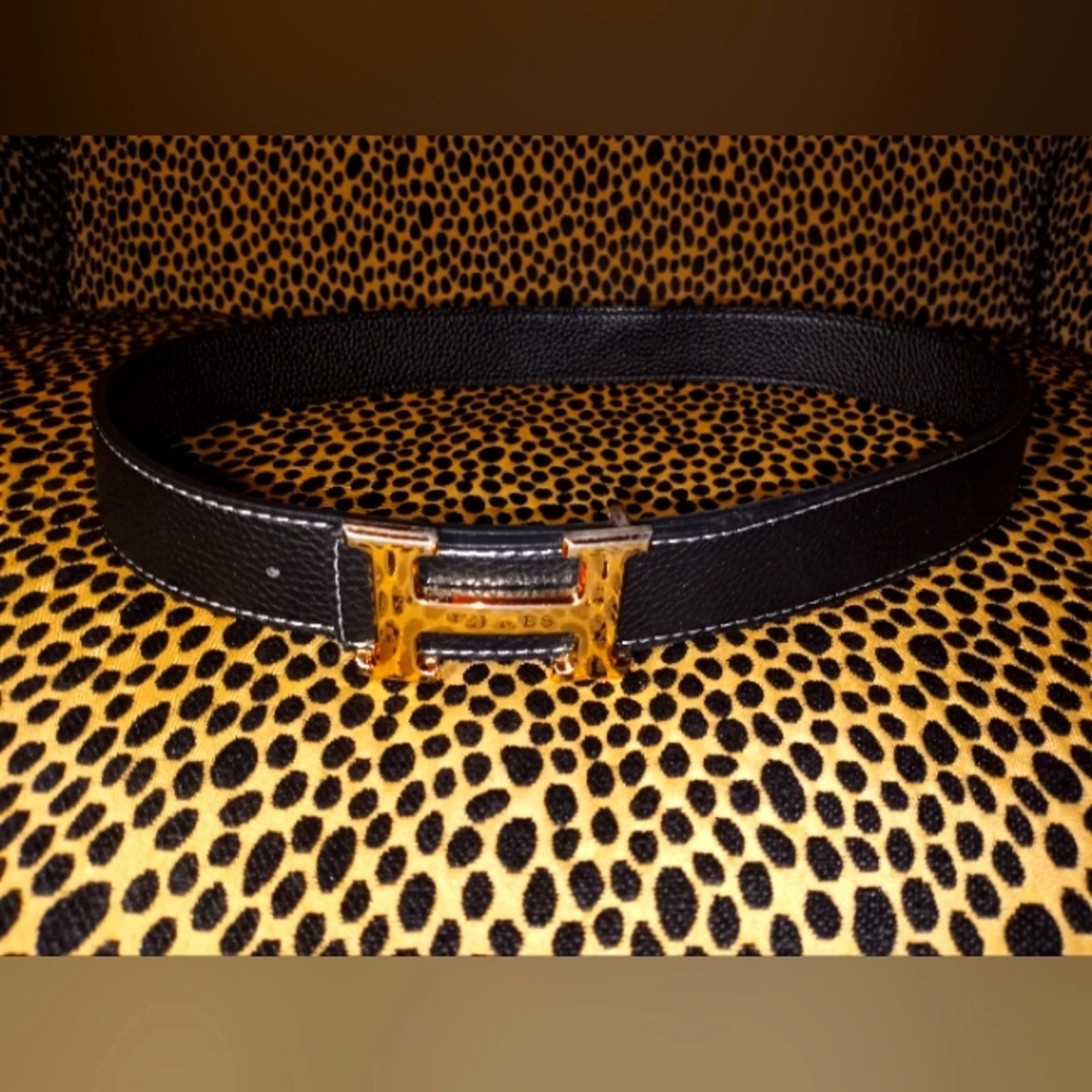 Ladies Hermes black leather Belt-  Belt buckle for this hard to find belt.42.5